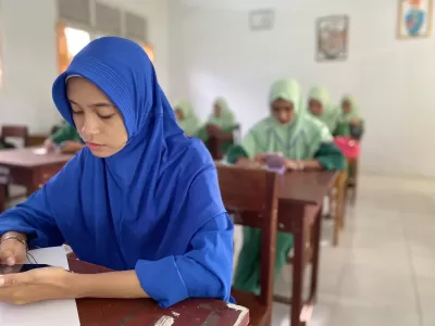 FARMASI KLINIS DAN KOMUNITAS