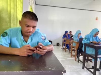 ASISTEN KEPERAWATAN DAN CAREGIVER