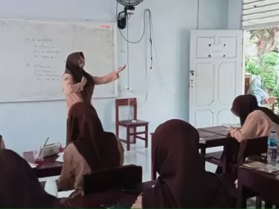 PUISI BAHASA INDONESIA